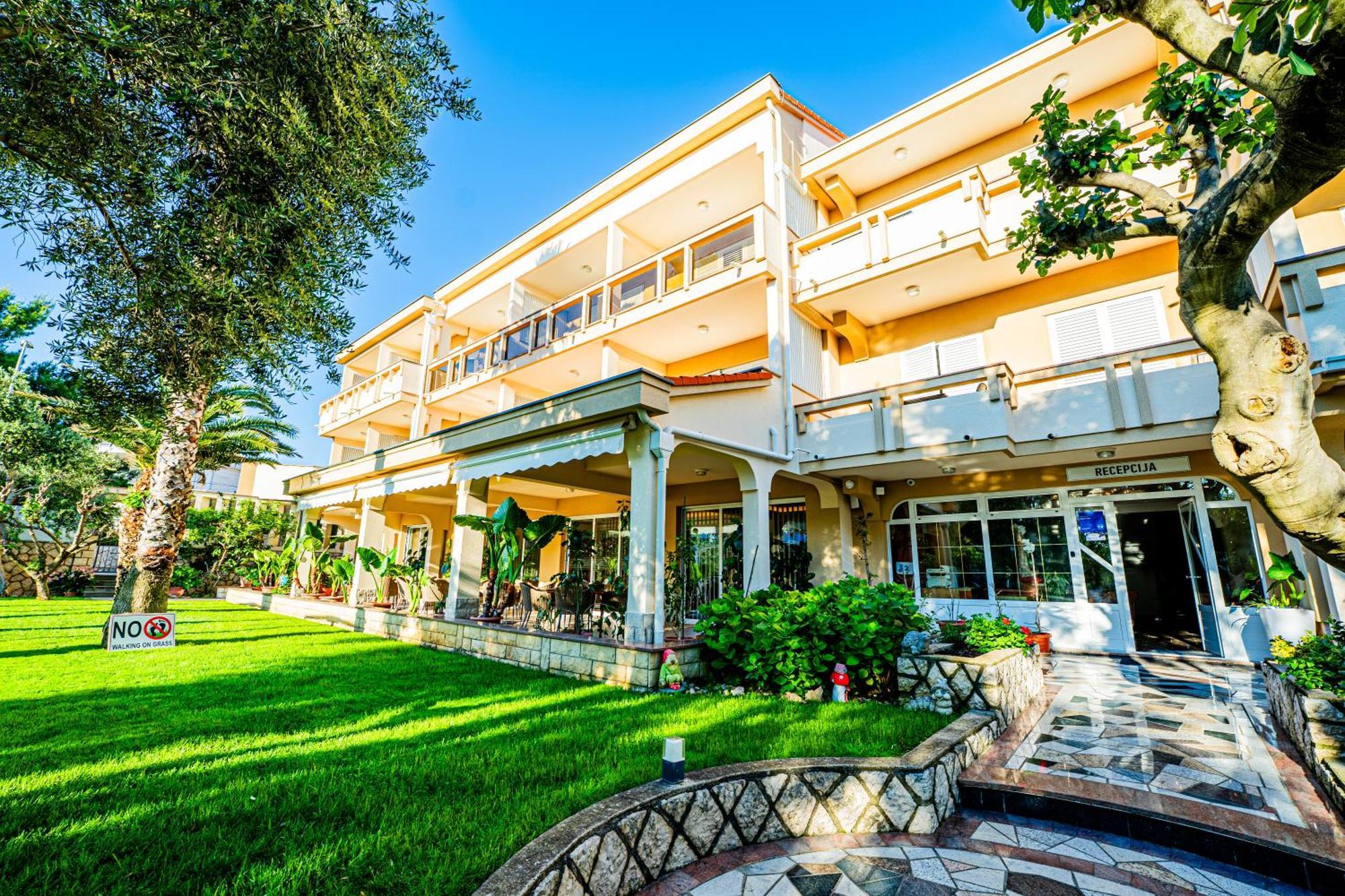 Resort Trcol Novalja Exterior photo